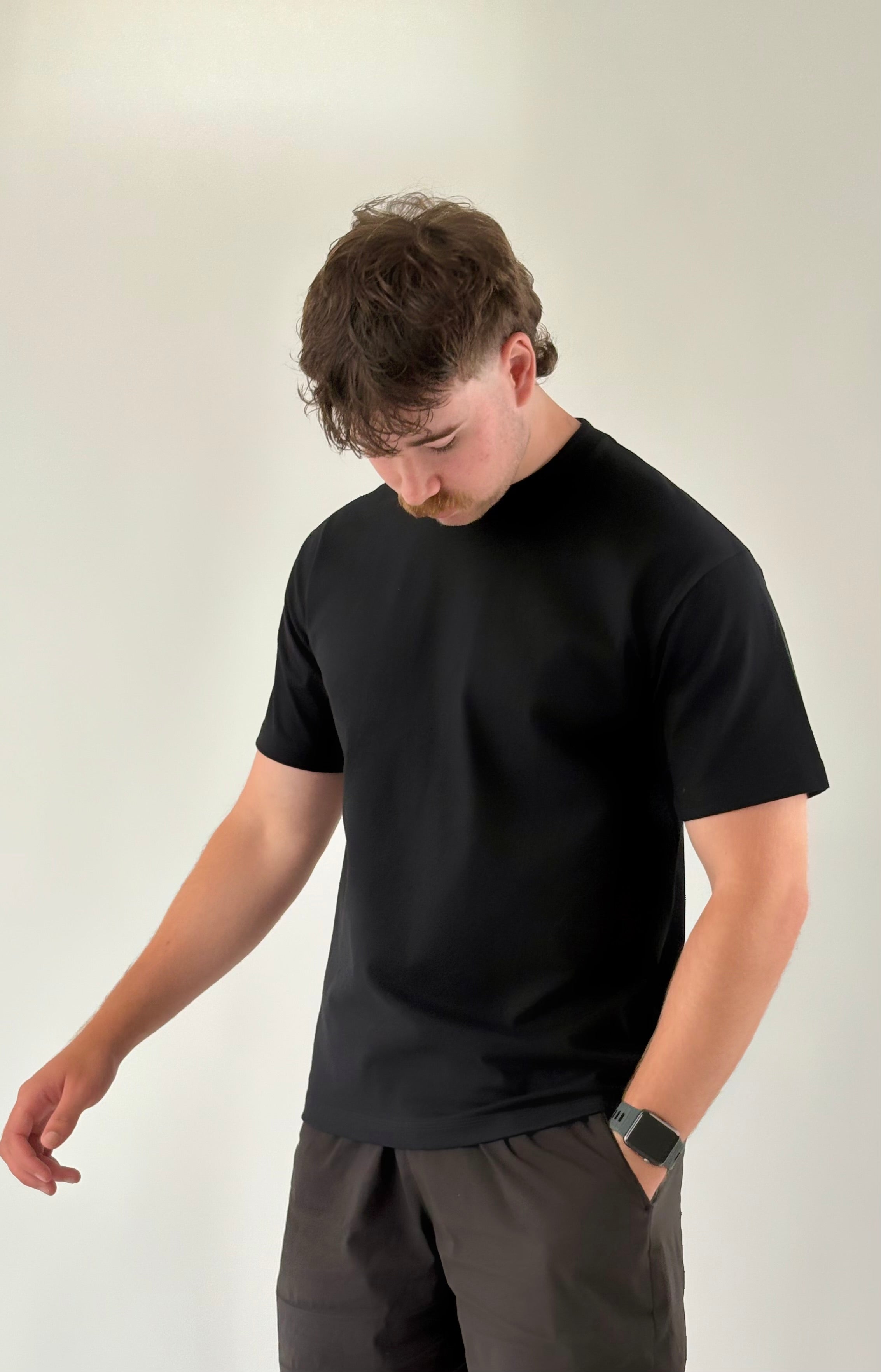 MENS ESSENTIAL - TEE